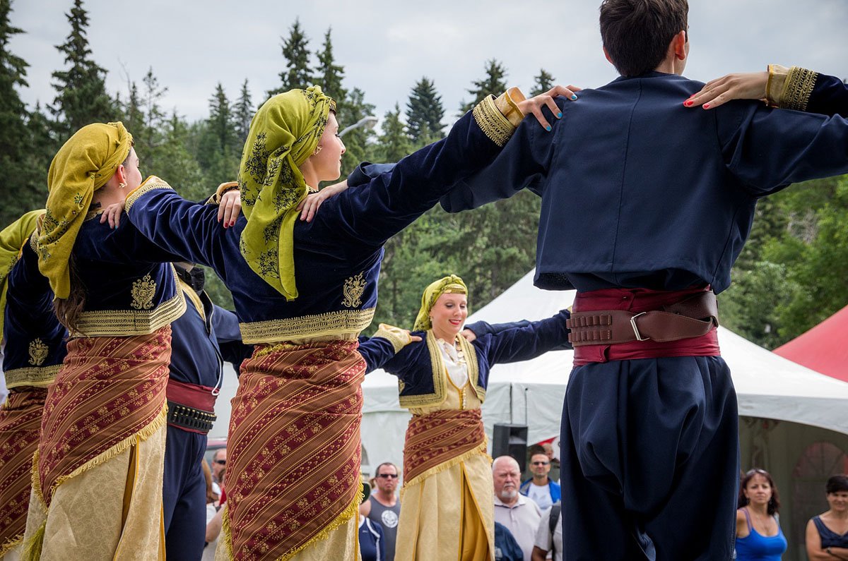 cretan vioma traditional attires